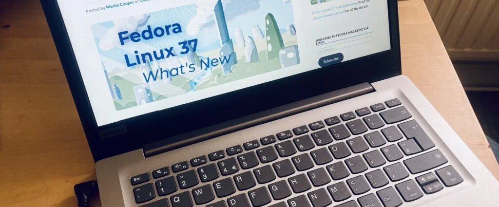 lenovo laptop running fedora linux